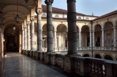 La Universidad de Turín (en italiano Università degli Studi di Torino) es una universidad pública ubicada al noroeste de Italia, fundada en 1404 siendo una de las universidades más antiguas de Europa.