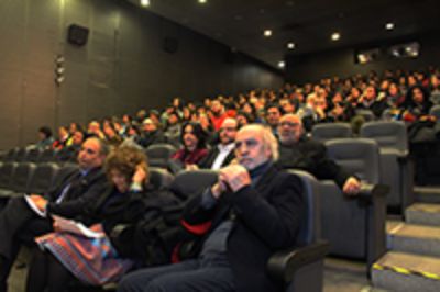 A la inauguración asistieron destacadas personalidades como el director Miguel Littín 