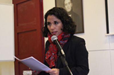 Profesora Claudia Flores