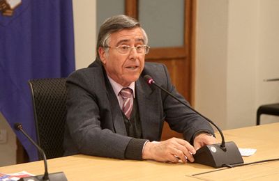 Prof. José Morandé, director (s) del Instituto de Estudios Internacionales