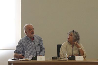 Prof. Bernardo Subercaseaux y Prof. Luz Ángela Martínez, vicedecana de nuestra Facultad, en el Consejo Universitario.