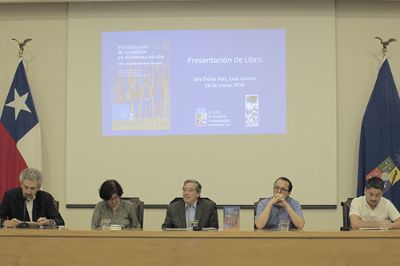 La publicación, editada por LOM, fue presentada en la sala Eloísa Díaz de la Casa Central de la U. de Chile.