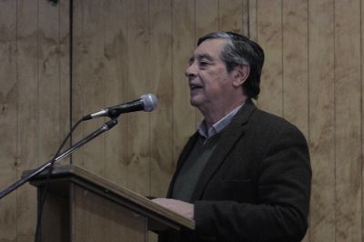 Prof. Carlos Ruiz Schneider, decano de la Facultad de Filosofía y Humanidades.