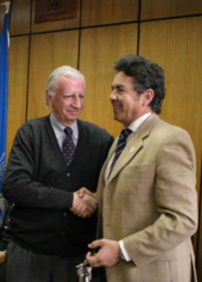 Su primer mandato se desarrolló durante el período 2006-2010. En la imagen la Ceremonia de Asunción junto al ex Decano Profesor Guillermo Julio.