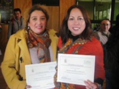 Patricia Peña y Ariadna Mansilla, ambas de Conaf de la Región Metropolitana. 