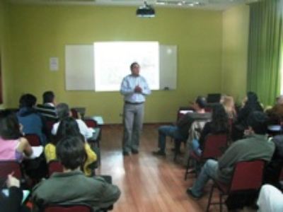 En esta oportunidad, los profesores Miguel Castillo y Juan Pablo Fuentes, expusieron sus investigaciones. En la imagen el Dr. Miguel Castillo.