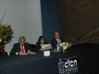 La decana de la Facultad, Carmen Luz de la Maza, también se hizo presente en la actividad. 