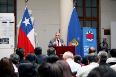 El Rector Ennio Vivaldi enfatizó  el compromiso de la Universidad de Chile en aportar con conocimiento a todos los chilenos. 
