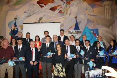Durante la Ceremonia fueron premiados los estudiantes del Liceo Municipal Paulo Freire de Quellón, en el marco del concurso Junior del Agua, Stockholm Junior Water Prize.