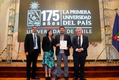 El investigador responsable del proyecto es el académico Dr. Jaime Hernández. (En la imagen, en el centro) 