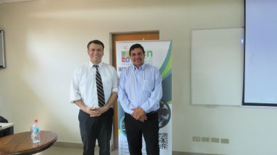 El Ministro (s) fue invitado por su otrora Profesor Roberto Garfias a su clase con estudiantes de primer año de la carrera. 