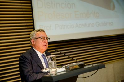 El rector Ennio Vivaldi recalcó la labor del Prof. Aceituno como líder en el proceso de acreditación universitaria el año 2001.