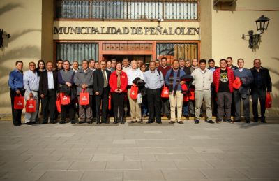 Los oficiales conocieron el Programa de Seguridad Ciudadana de Peñalolén. En la foto, junto a la alcaldesa Leitao.
