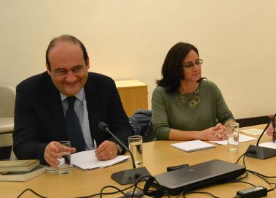  Claudia Heiss, académica del INAP, y Patricio Zapata, exPresidente del Consejo de Observadore del proceso constituyente, comentaron la exposición de Roberto Gargarella.