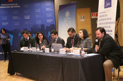 En el primer panel, denominado Elementos claves para la reinserción social, se contextualizó el estado de las políticas públicas en esta materia en Chile.