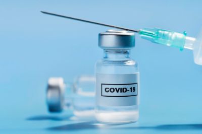 La aprobación de emergencia de vacunas anti COVID-19 genera un dilema científico