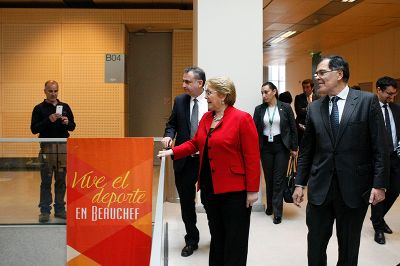 La Presidenta Bachelet también conoció parte de las instalaciones de Beauchef 851.