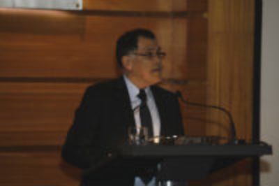 El decano saliente, Patricio Aceituno, durante su discurso.