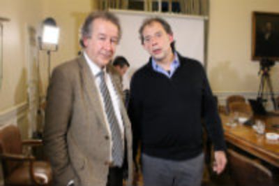 Decano Francisco Martínez junto al senador Guido Girardi.