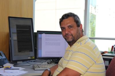 El Prof. Gonzalo Navarro es Profesor Titular de la Universidad de Chile.