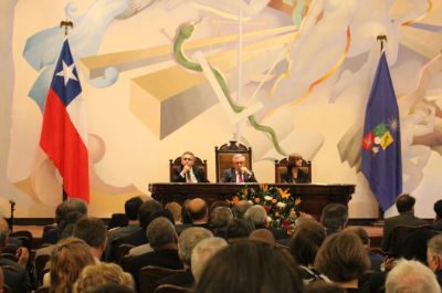Tres nuevos Profesores Titulares de la FCFM fueron distinguidos en la ceremonia oficial del Aniversario 176 de la Universidad de Chile, celebrada el 19 de noviembre de 2018.