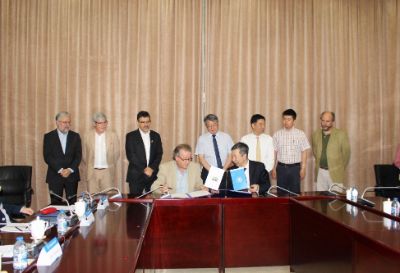 La U. de Chile renovó el convenio con la U. de Beihang para intercambio estudiantil y académico durante la misión exploratoria institucional de la Casa de Bello en China.