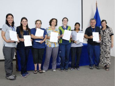 La doctora Isabel Segovia junto a algunos de los profesionales de la atención primaria a los que se reconoció su labor