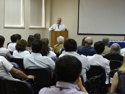  doctor Luis Fidel Avendaño manifestó su satisfacción por este logro, pasados ya seis años desde la primera edición de "Virología Clínica", en el 2011.