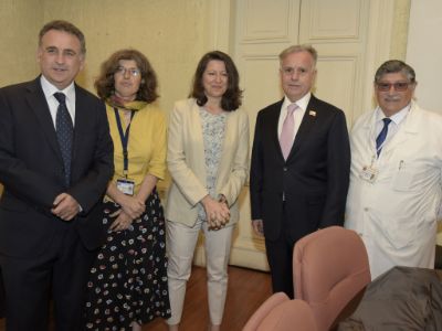 El profesor Rafael Epstein, la dra. Andrea Slachevsky, la ministra Agnes Buzyn, el ministro Emilio Santelices y el doctor Carlos Altamirano.  