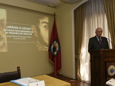 El doctor Florenzano analizó psicobiográficamente las historias de Bernardo O´Higgins, José Miguel Carrera y José de San Martín.