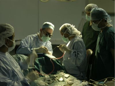 El objetivo de la Facultad de Medicina es entregar formación avanzada y contribuir al manejo integral de las personas con cáncer en Chile. 
