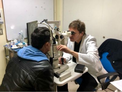 El doctor Mauricio López realizó una serie de consultas oftalmológicas
