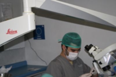 Estudiantes de Antofagasta ejercitan con microscopio clínico de última generación
