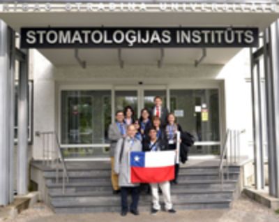 Odontólogos U. Chile expusieron en Encuentro de Educación en Letonia