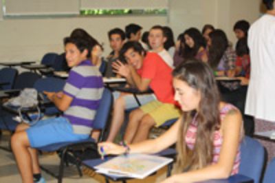 Escuela de Verano 2015: Curso de Microbiología cautivó nuevamente  a Secundarios