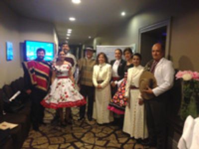 Grupo de Odontopediatras de Chile con trajes típicos para la Fiesta chilena en Glasgow.diatría U. de Chile