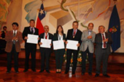 Homenajeados por 40 años de labores ininterrumpidas en la U. de Chile