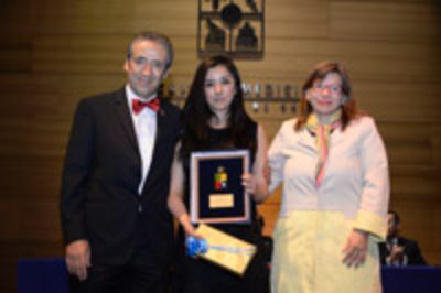 Dr. Roberto Pantoja, Dra. Loreto Cano y María Teresa Ávila