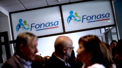 La medida, "supone la primera cuña para el ingreso de FONASA a un mercado de seguros, transformando y reduciendo progresivamente su vocación de protección social universal".