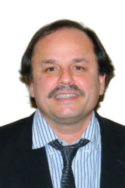 Dr. Tito Pizarro Quevedo. Médico Pediatra, Magister en Nutrición, Vicedecano de Docencia, Facultad de Ciencias Médicas, Universidad de Santiago.