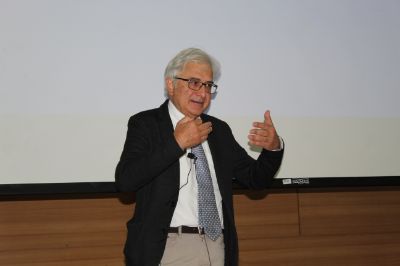 Dr. Roberto Mezzina, Director del Departamento de Salud Mental en Trieste, Italia; Jefe del Centro Colaborador de la OMS para Investigación y Capacitación de Trieste.