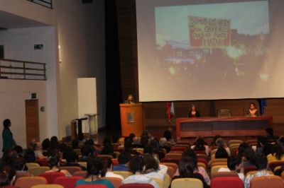 La bienvenida estuvo a cargo de Verónica Iglesias Directora de la Escuela de Salud Pública de la Universidad de Chile.