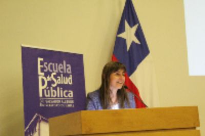 Verónica Iglesias, Directora de la Escuela de Salud Pública, en el saludo inicial de la VI Jornada de DD.HH. y Salud Pública.