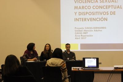 De izquierda a derecha: Angélica González, Karen Jadue y Leonardo Medeiros.