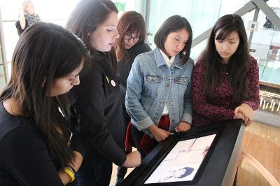 Cinco estudiantes de distintas carreras fueron parte de la primera visita guiada al Museo de la Memoria y de los Derechos Humanos.