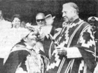 El dictador Augusto Pinochet con comunidades mapuche