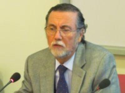 El Rector Víctor Pérez participó en la presentación.