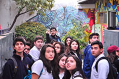 Los alumnos de colegios de la Región Metropolitana forman parte de las actividades artísticas