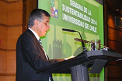 El Vicerrector de Asuntos Académicos (S) y Vicerrector de Investigación, Sergio Lavandero, explicó el estado de avance de las acciones de sustentabilidad de la UChile.