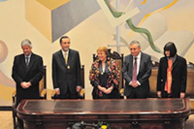 La Presidenta Michelle Bachelet, patrona de la Universidad de Chile encabezó la ceremonia del cambio de mando de Rector.